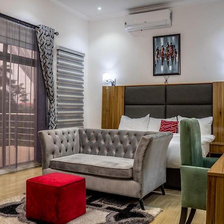 Nelson Mandela Gardens Hotel Okpanam Екстериор снимка