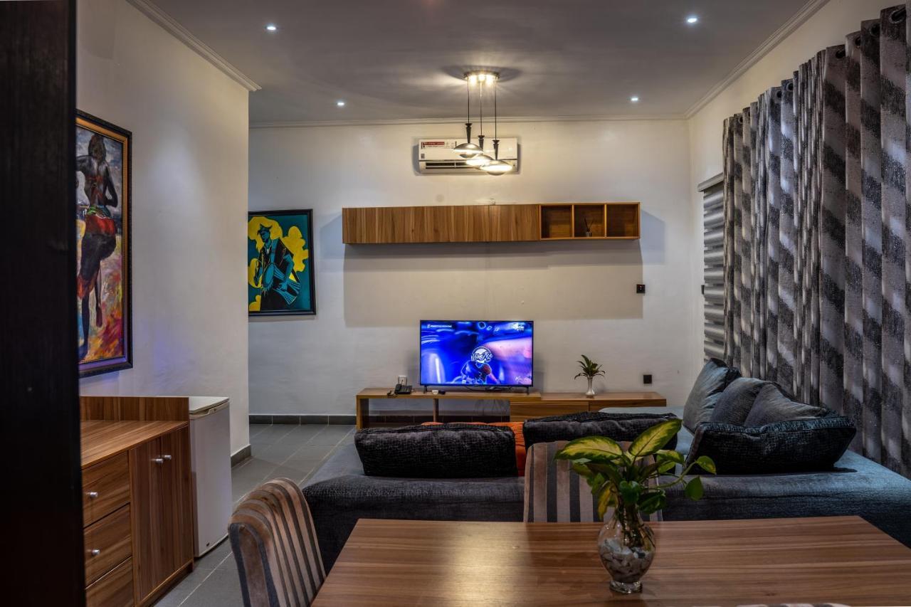 Nelson Mandela Gardens Hotel Okpanam Екстериор снимка