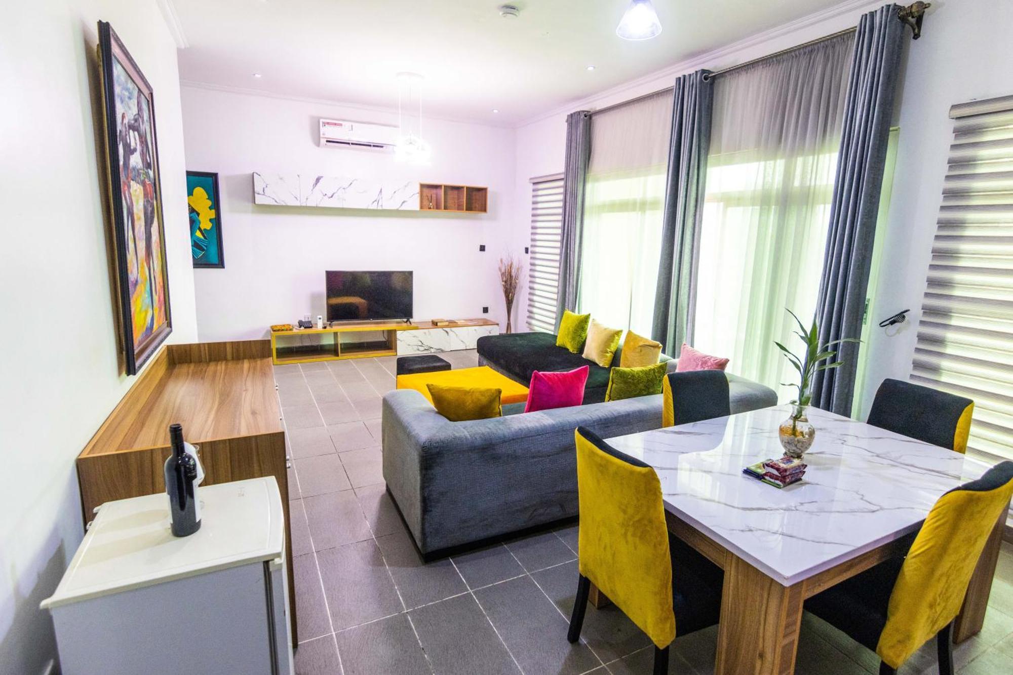 Nelson Mandela Gardens Hotel Okpanam Екстериор снимка