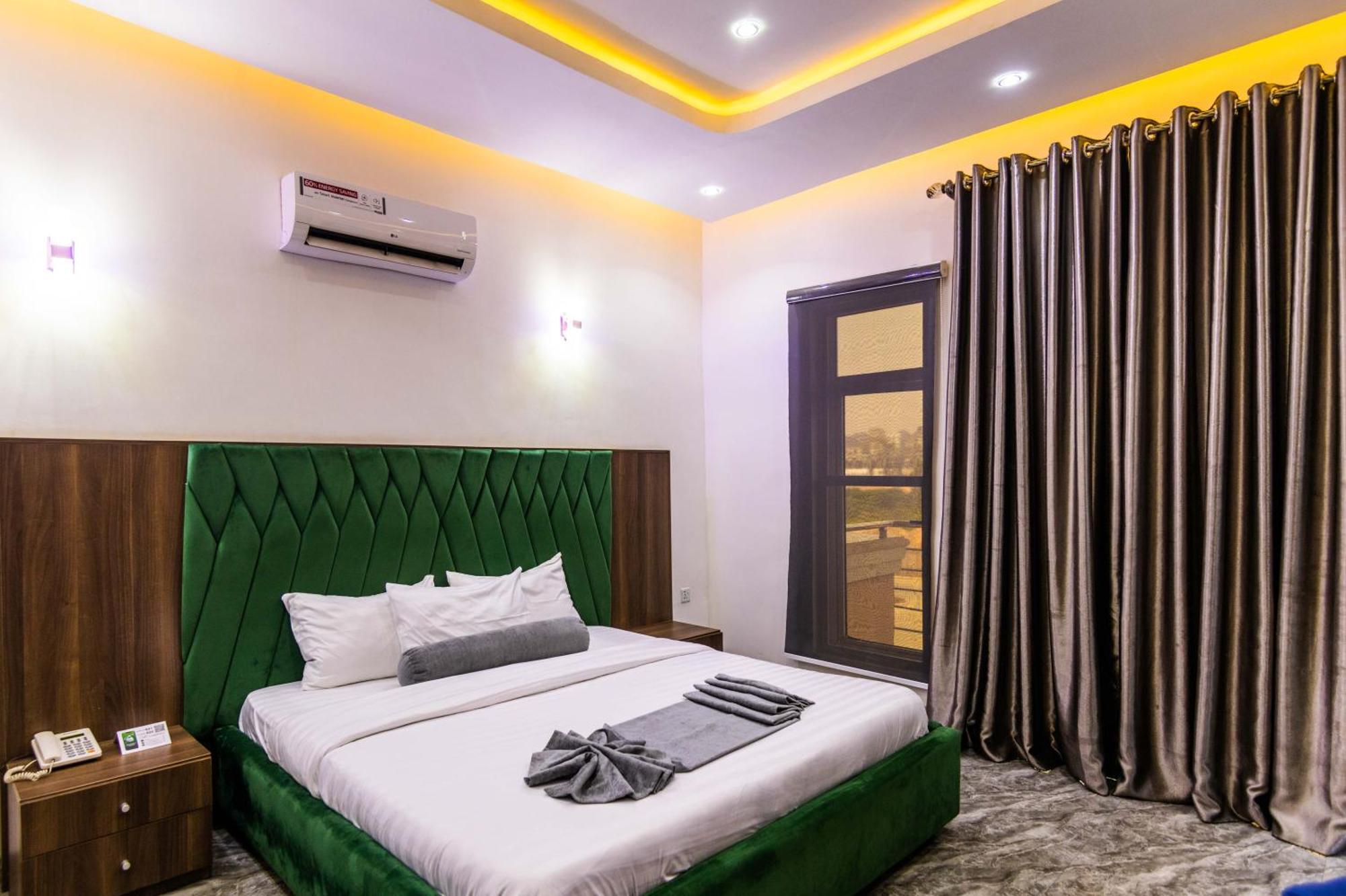 Nelson Mandela Gardens Hotel Okpanam Екстериор снимка
