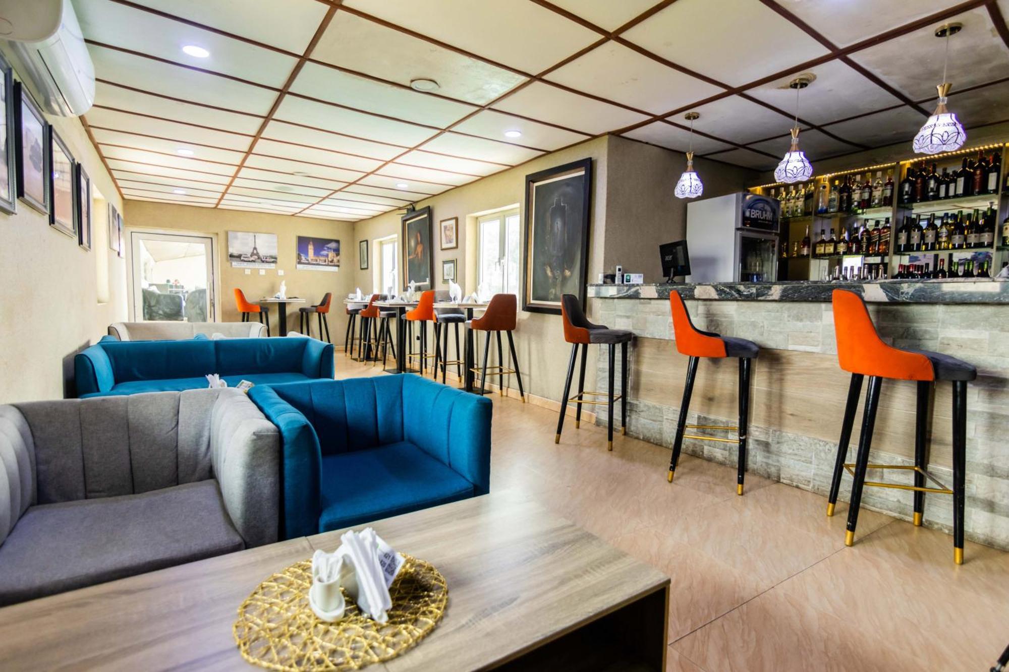 Nelson Mandela Gardens Hotel Okpanam Екстериор снимка