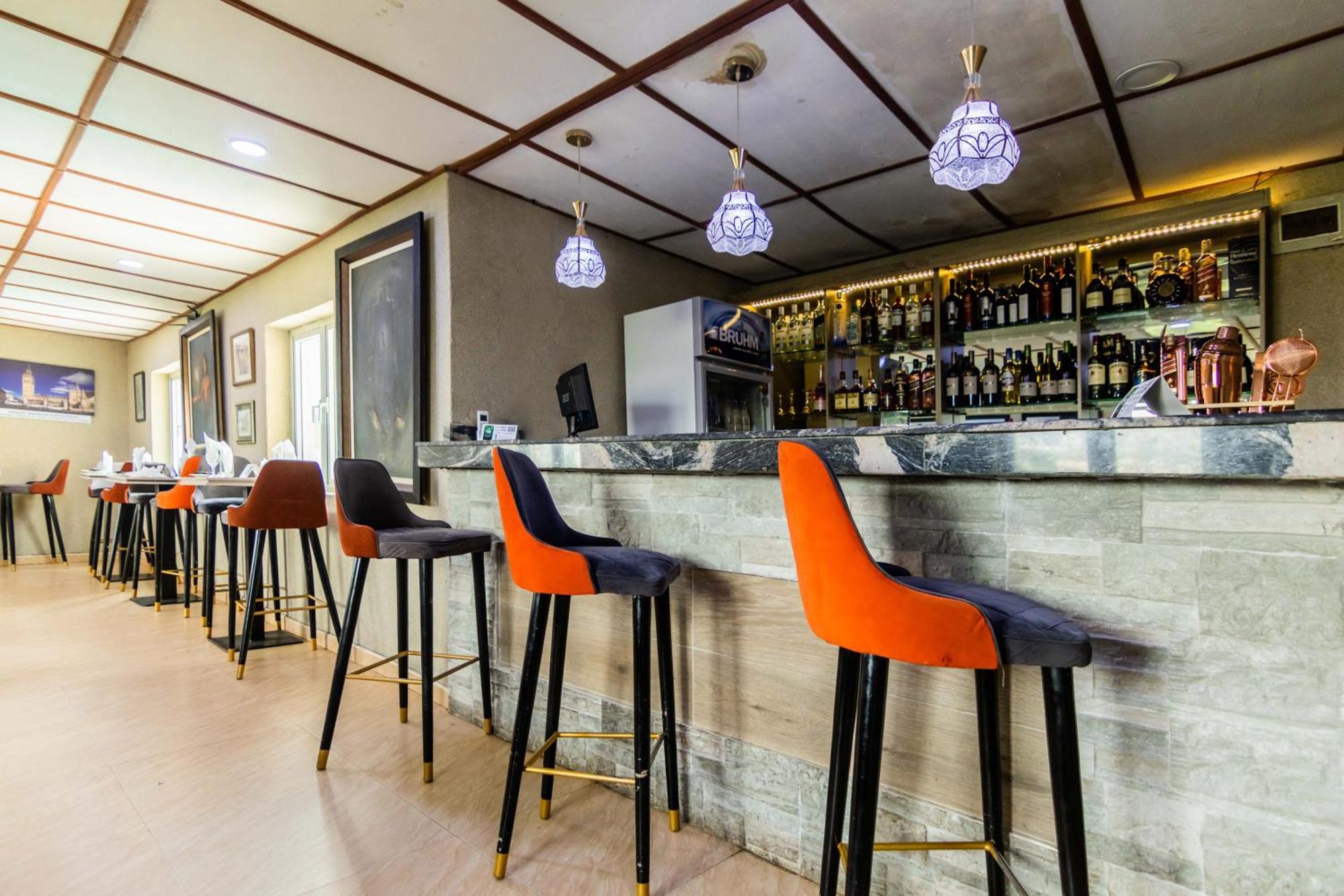 Nelson Mandela Gardens Hotel Okpanam Екстериор снимка
