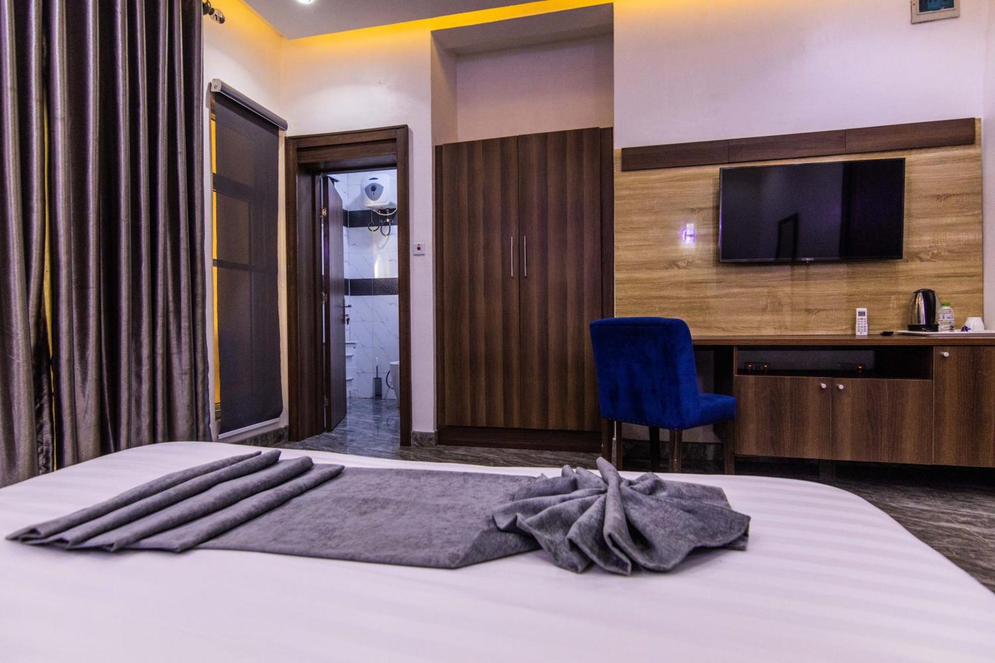 Nelson Mandela Gardens Hotel Okpanam Екстериор снимка