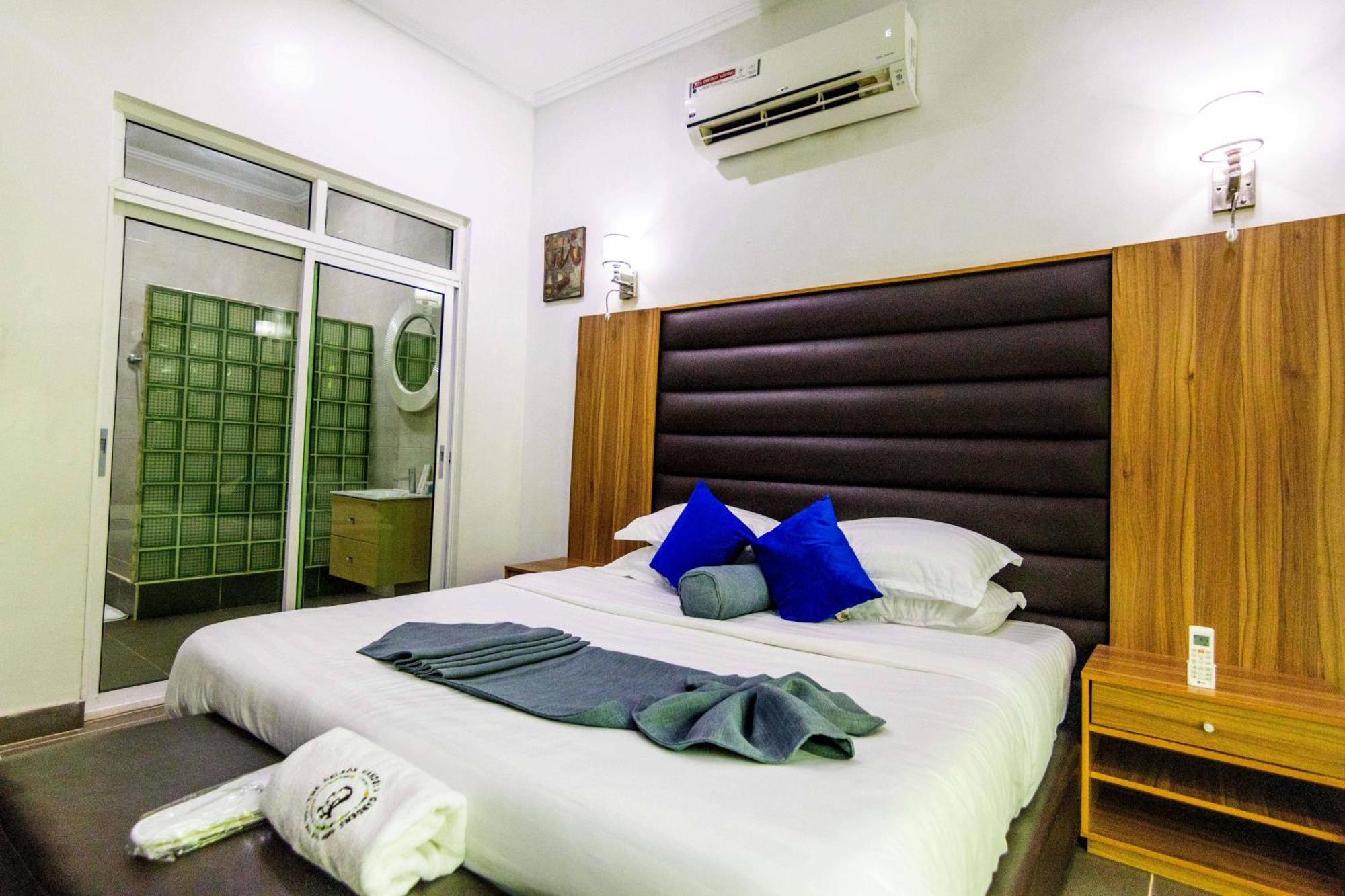 Nelson Mandela Gardens Hotel Okpanam Екстериор снимка