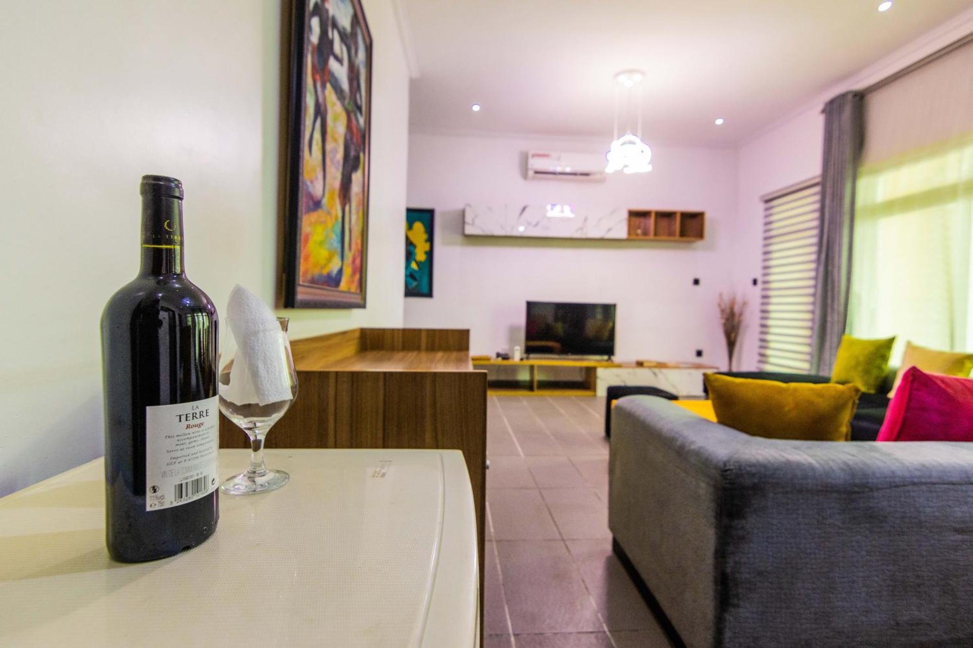 Nelson Mandela Gardens Hotel Okpanam Екстериор снимка