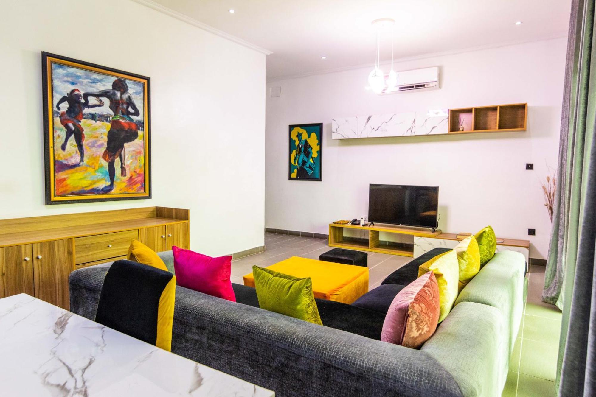 Nelson Mandela Gardens Hotel Okpanam Екстериор снимка