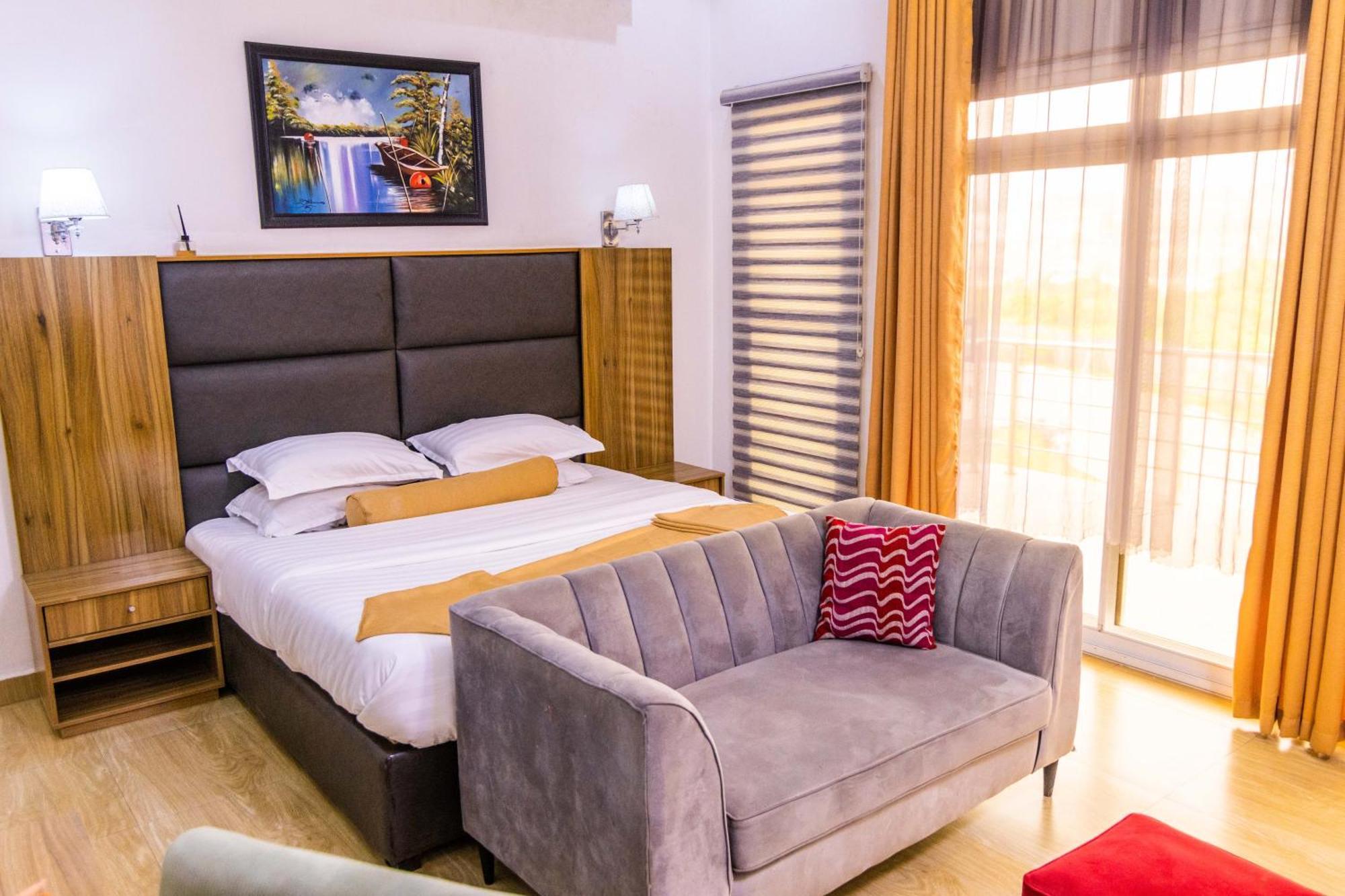 Nelson Mandela Gardens Hotel Okpanam Екстериор снимка