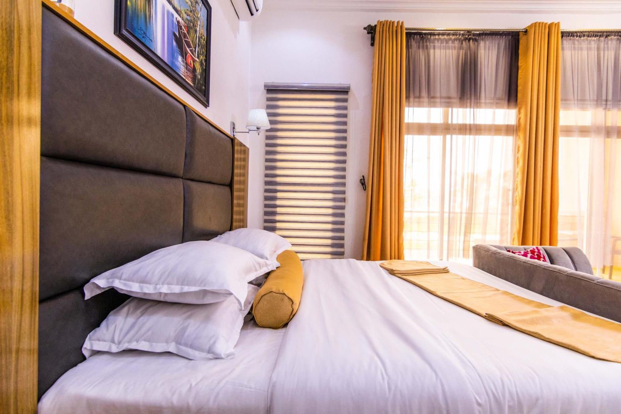 Nelson Mandela Gardens Hotel Okpanam Екстериор снимка